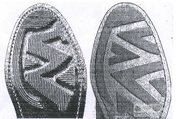 被一审检察官认定为“双胞胎”的两个鞋底。左图为Weston产品鞋底；右图为康奈产品鞋底。（照片由仇汉城提供）