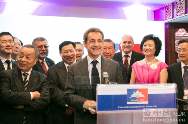法国前总统、法国共和党主席萨科齐在法亚共和联盟周年庆晚会上致辞。 (摄影：宋源/看中国)