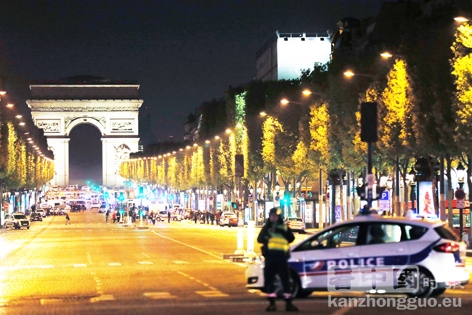 4月20日巴黎香榭丽舍大街恐袭现场（AFP/Getty Images）
