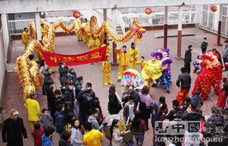中法联盟在巴尼奥雷市组织的中国新年马年庆祝活动现场。（摄影：林莲怡/看中国）