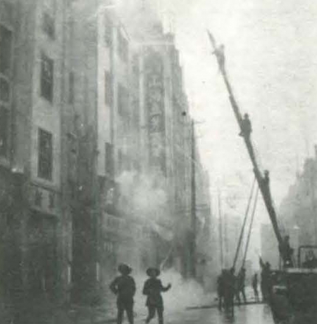 1940年，日军空袭造成重庆大火。