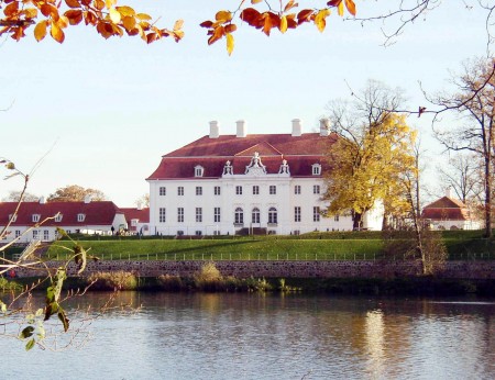 德国大联合政府内阁部长梅泽贝格城堡举行2天的闭门会议，图为梅泽贝格城堡。（维基百科)