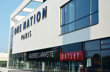 One Nation Paris购物中心距离凡尔赛宫仅需十分钟路程。