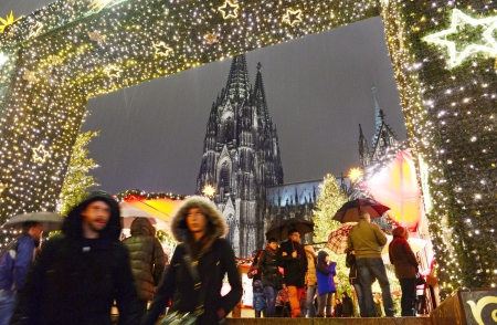德国科隆大教堂前的圣诞市场入口（AFP/Getty Images）