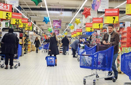 法国超市内的消费者（AFP/Getty Images）