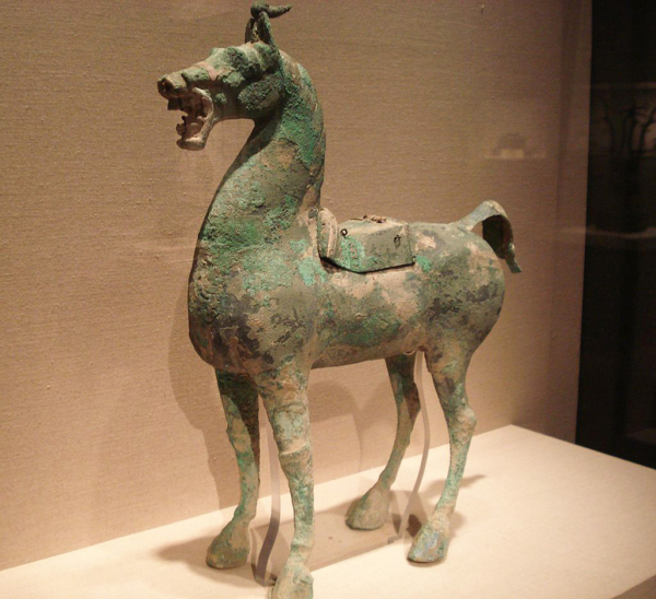 Cheval céleste - bronze Dynastie Han (Wikipédia); Cheval céleste - bronze Dynastie Han (Wikipédia);