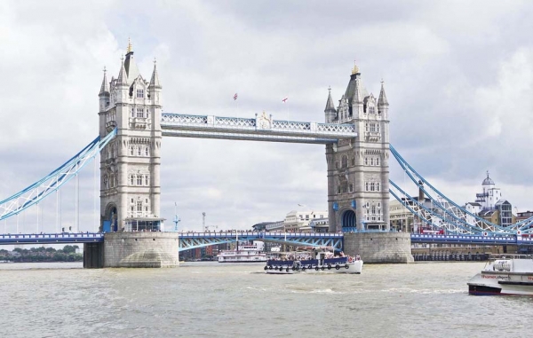 伦敦塔桥（图片由法国世华旅行社提供）