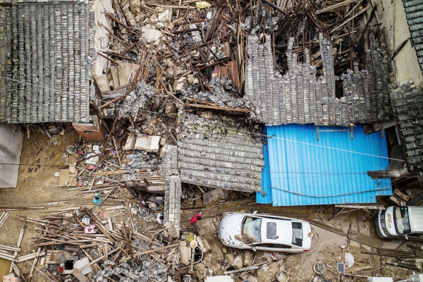 7月9日，超强台风“尼伯特”登陆福建。其中，闽清县坂东镇受灾最为严重。（Getty Images）