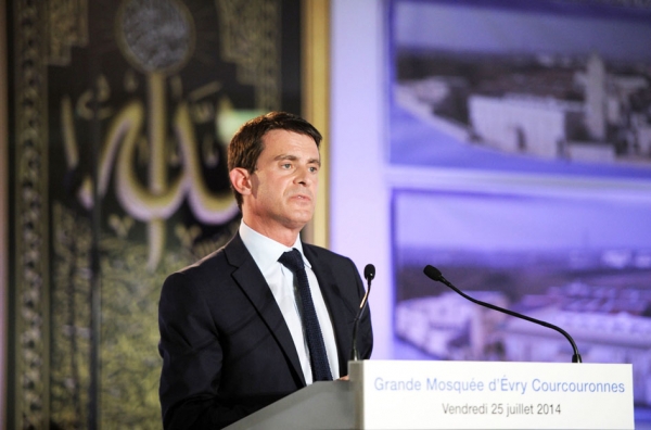 2014年7月25日，法国总理瓦尔斯在出席Courcouronnes清真寺开斋宴时发表讲话。（AFP/Getty Images）