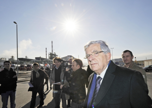2012年1月，舍韦内芒作为2012年法国公民与共和运动派（MRC）总统候选人参观位于法国南部的Arkema化工基地。(AFP/Getty Images)