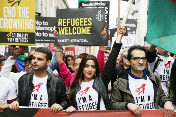 英国伦敦9月17日，数千名示威者呼吁英国政府采取更多措施来帮助难民逃离冲突和迫害。（AFP/Getty Images）