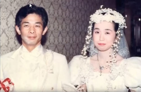 “冷战”20年不讲话的日本男子片山茂三及其妻子结婚照。
