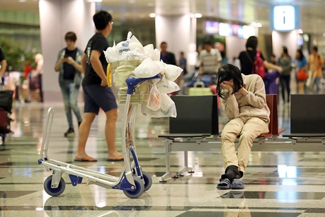 新加坡一女子 把机场当家住 长达8年。