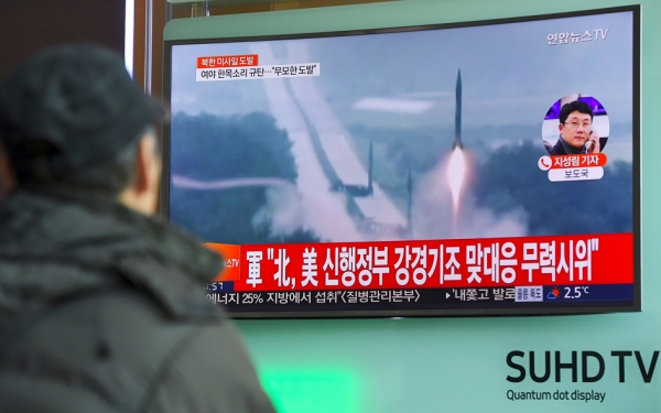 朝鲜政府2月12日清晨7点55分在朝鲜半岛东部海域发射飞弹。(AFP/Getty Images)