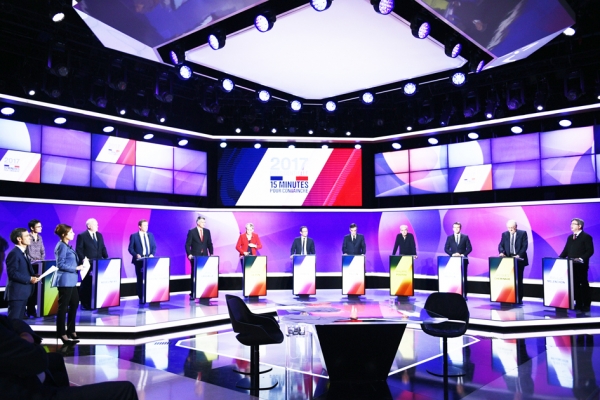 2017年法国大选11位候选人在法国电视2台的节目现场。（AFP/Getty Images）