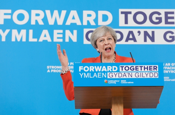 英国首相特蕾莎•梅在威尔士保守党大选宣传活动中发表讲话。（AFP/Getty Images）