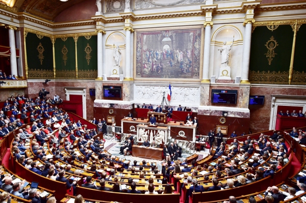 7月4日，法国总理菲利普在国民议会发表施政纲领演说。（AFP/Getty Images）
