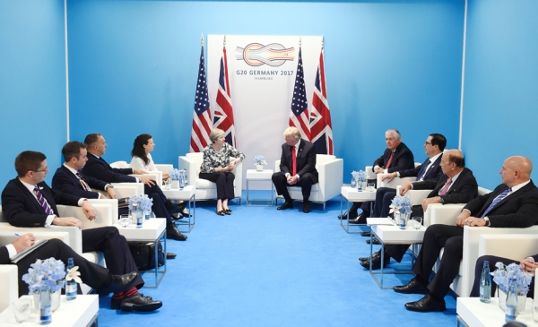 美国总统川普和英国首相特雷莎•梅在德国汉堡举行的G20峰会期间，出席双边会议。（AFP/Getty Images）