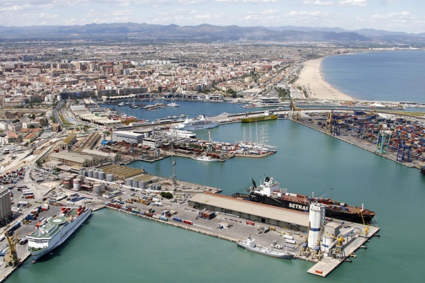 图为地中海三大集装箱港口之一的瓦伦西亚港。(AFP/Getty Images)