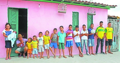 巴西一对夫妻一连生育了 13个儿子。