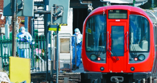 9月15日，英国西伦敦帕森绿地站（Parsons Green）附近，一列地铁遭炸弹袭击。(AFP/Getty Images)