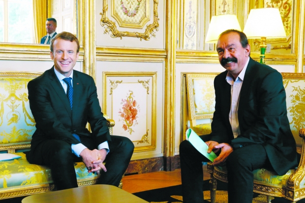 10月12日，马克隆在爱丽舍宫会见法国联合总工会（CGT）的秘书长马丁内兹（Philippe Martinez）。（AFP/Getty Images）