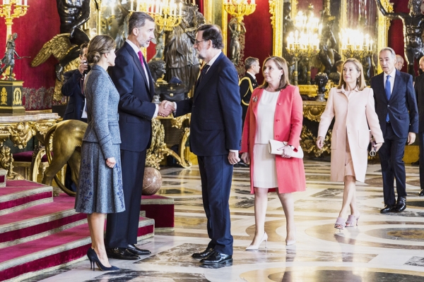10月12日西班牙国王费利佩六世和王后在马德里王宫举行国庆招待会。（Getty Images）