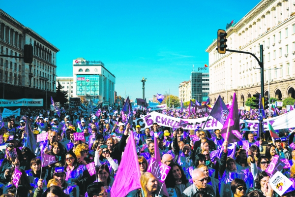 2017年10月27日，保加利亚工会成员在索非亚市中心举行抗议活动，要求更好的工资。（AFP/Getty Images）