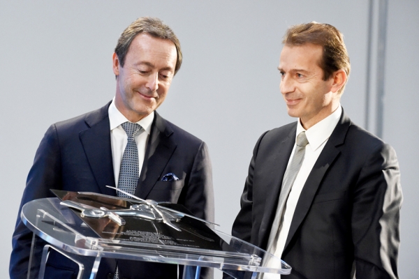 现空客直升机公司总裁弗瑞（右）将在明年接替空中客车二号人物布雷吉尔（左）的职位。（AFP/Getty Images）