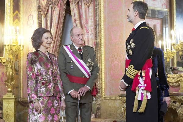 1月6日，胡安•卡洛斯一世及其王后在马德里王宫参加“军事复活节”。(Getty Images)