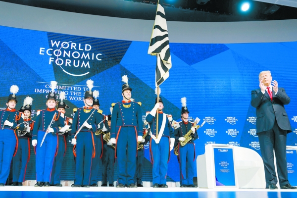 川普(右)在“达沃斯”世界经济论坛年度会议上。(AFP/Getty Images) 