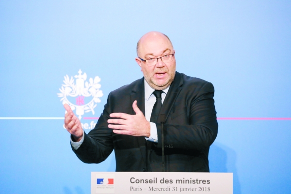 1月31日，农业部长特拉维（Stéphane Travert）在部长理事会上提出新法案。（AFP/Getty Images）