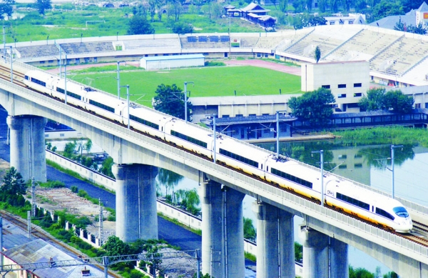 在天津北站上方的北津成绩铁路(DF4D-0070 / 维基百科)