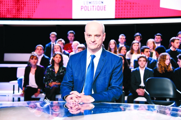 2月15日，法国教育部长布朗凯（Jean-Michel Blanquer）参加法国电视二台政治访谈类 “政论节目”。（AFP/Getty Images）
