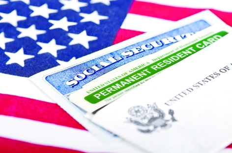 美国社会保障卡和绿卡(123RF)