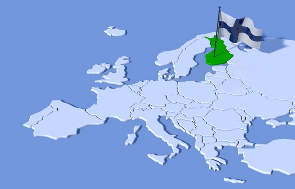 处于欧洲大陆上的芬兰3D地图(绿色部分)和国旗(123RF)