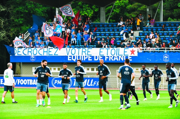 6月6日，法国国家队赛前在位于巴黎西南的Clairefontaine-en-Yvelines市进行训练。（AFP/Getty Images）