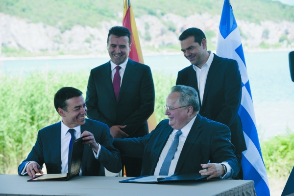 2018年6月17日，希腊外长和马其顿外长在两国总理的主持下，于普雷斯帕湖畔的两国边界处，签署了这一历史性更名协定，这项协议为马其顿加入欧盟和北约扫清了障碍。（