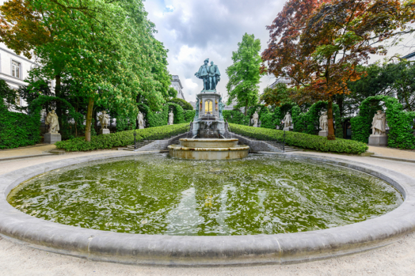 比利时布鲁塞尔一处公园的喷泉（123RF)
