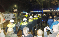 不满开设难民中心 荷兰民众暴力示威
