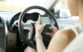 英政府宣布新规定：驾车发短信  司机处罚加倍