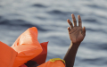地中海船难                 近百移民葬身海底
