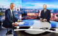 12月11日，法国总理菲利普（右）接受了法国电视一台（TF1）的专访。（AFP/Getty Images）