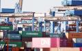 德国汉堡，在冠状病毒大流行期间，集装箱起重机停在汉堡港的一个航运码头。（Morris MacMatzen/Getty Images）
