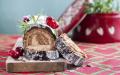  从木柴的形状中得到灵感，圣诞节木柴蛋糕（Bûche de Noël）是圣诞大餐结束时的经典甜点。（123RF）