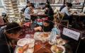 在北京餐饮店堂食仍需48小时核酸检验报告。（Kevin Frayer/Getty Images）
