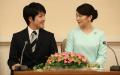 真子公主和一家律师所的雇员小室圭结婚。(SHIZUO KAMBAYASHI/AFP/GettyImages)