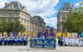 8月26日，欧洲天国乐团在巴黎共和广场