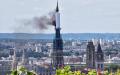 7月11日，鲁昂圣母大教堂尖塔失火。（PATRICK STREIFF/AFP via Getty Images）