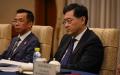 2023年4月5日，中国外交部长秦刚（右）和中国驻法大使卢沙野在北京钓鱼台国宾馆出席会议。